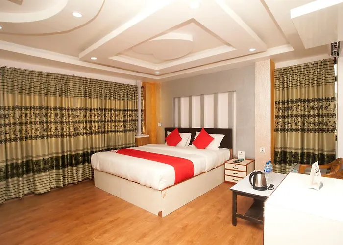 Oyo 776 Royal Valley 3*
