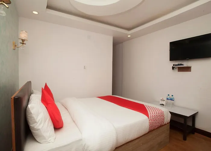 Oyo 776 Royal Valley 3*